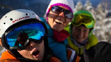 Image for: 4 HOURS Family ( 2 adults + 2 kids )